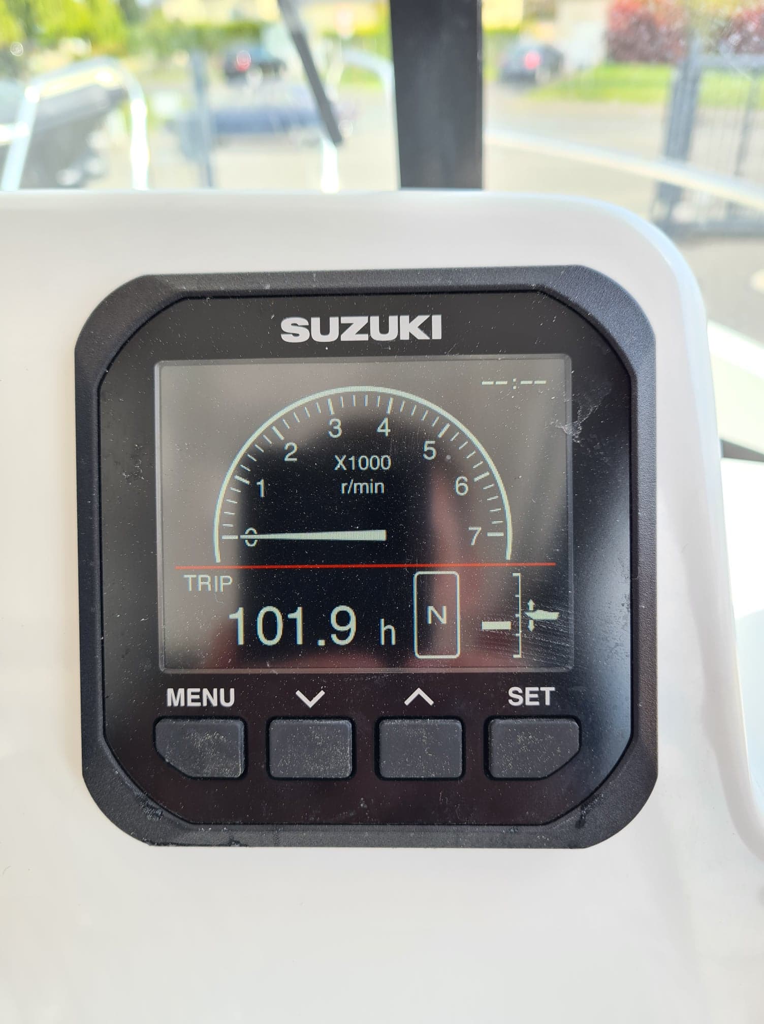 Compteur disital Suzuki Beneteau Barracuda 6 chez DINARD MARINE