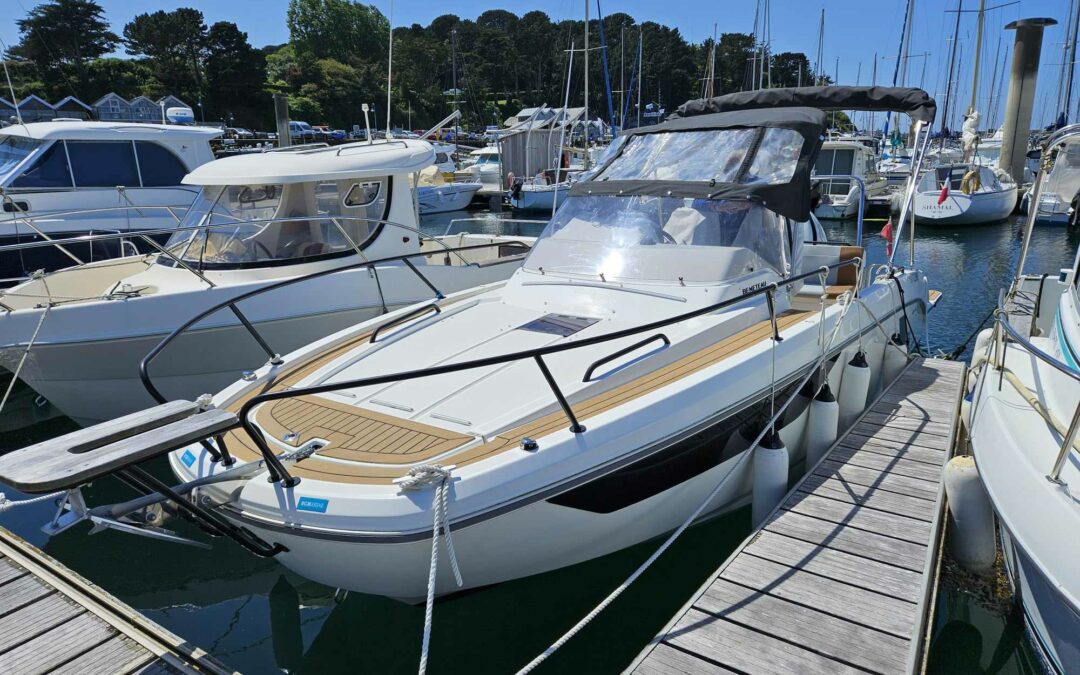 Bénéteau Flyer 8 Sundeck millésime 2021 + Suzuki 300 Cv